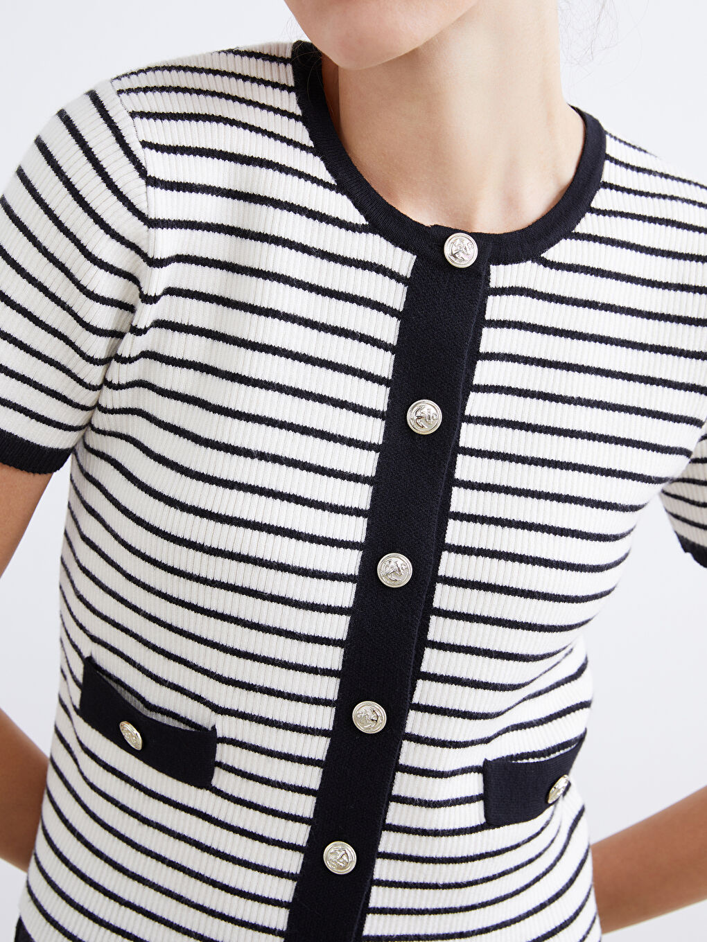 کاردیگان تریکۆ خەتخەت یه‌خه‌ خڕ بۆ ژنان-2