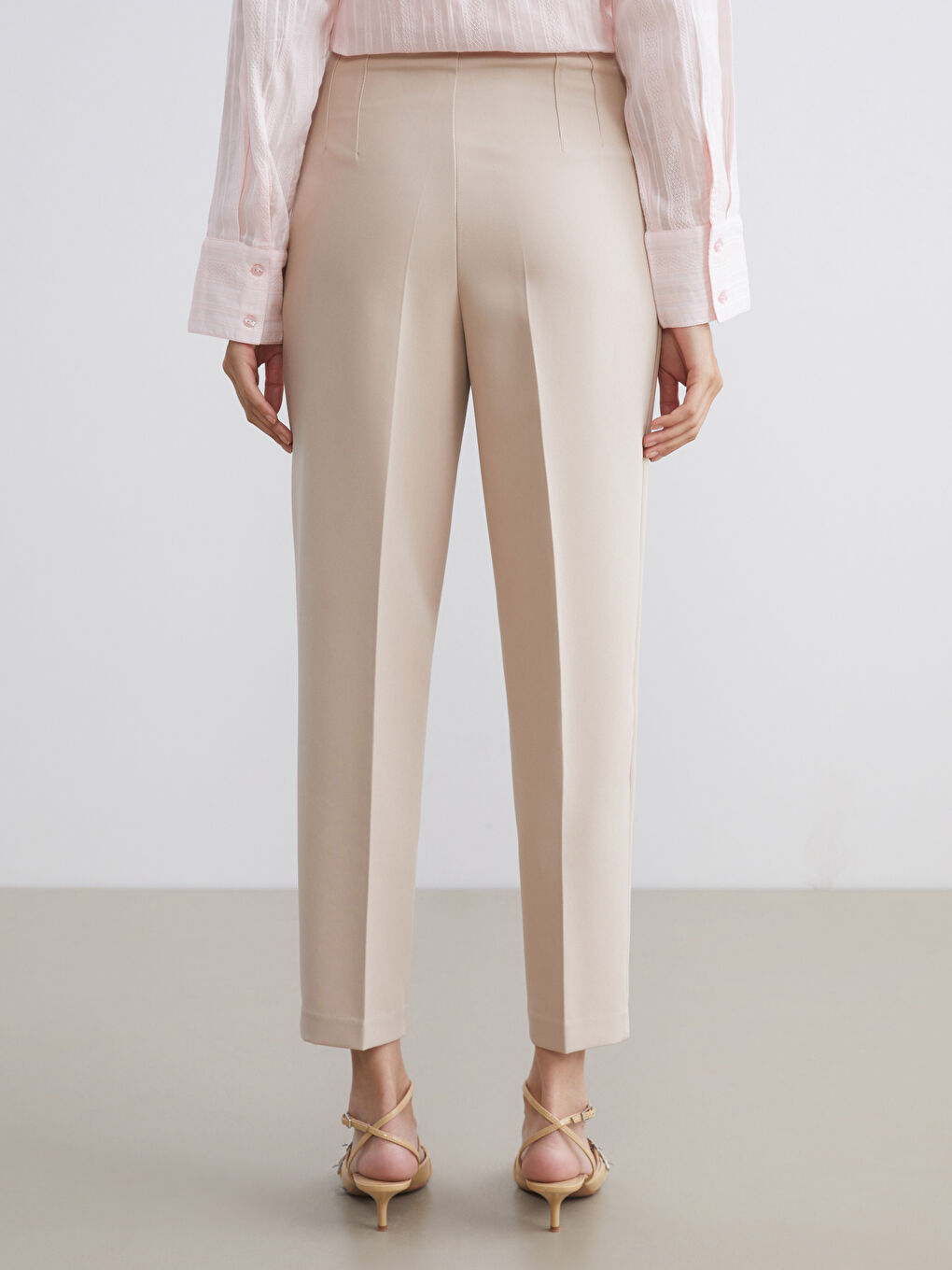 Bej Dar Fit Pileli Kadın Pantolon-3