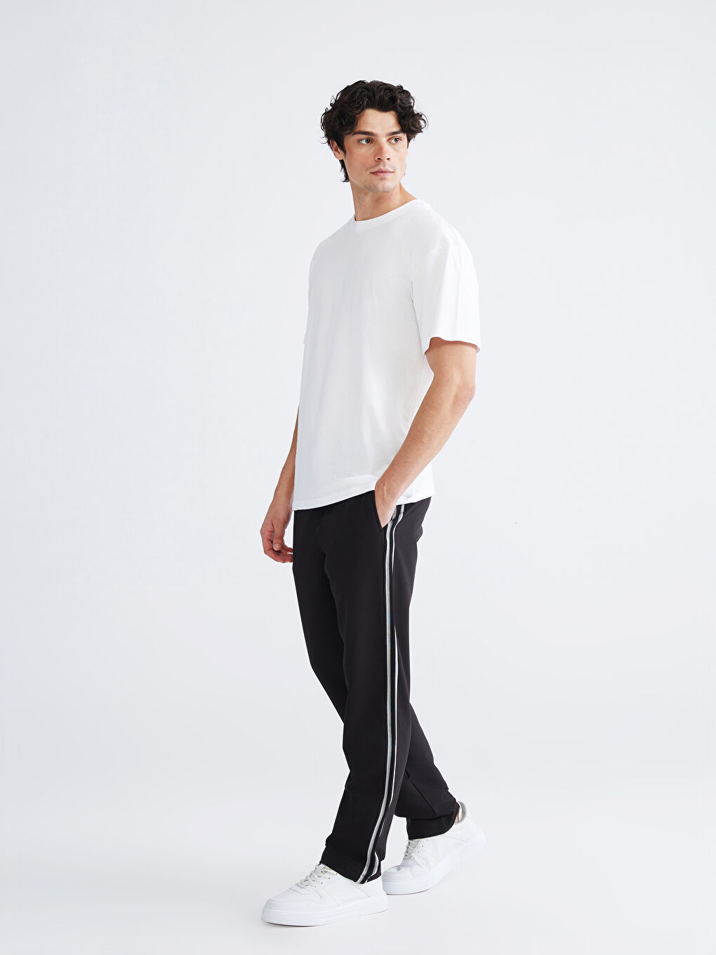 Relaxed Fit Men's Trousers