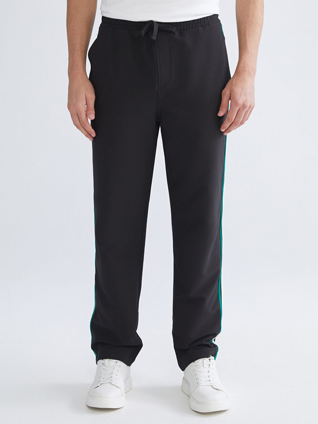 Siyah Rahat Kalıp Erkek Pantolon-1