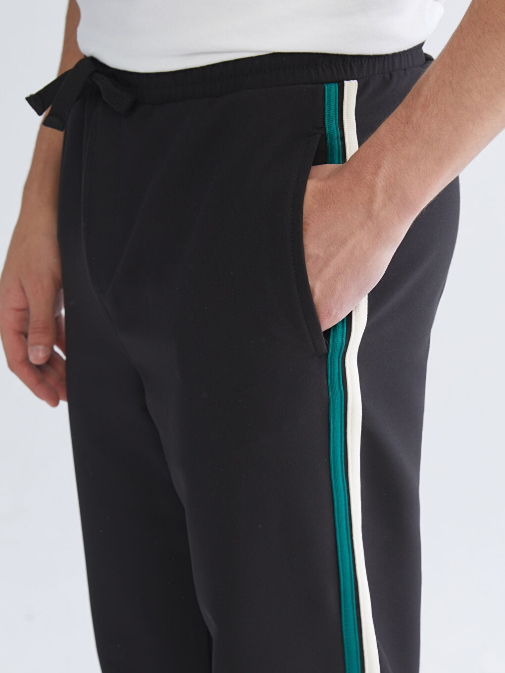 Siyah Rahat Kalıp Erkek Pantolon-2