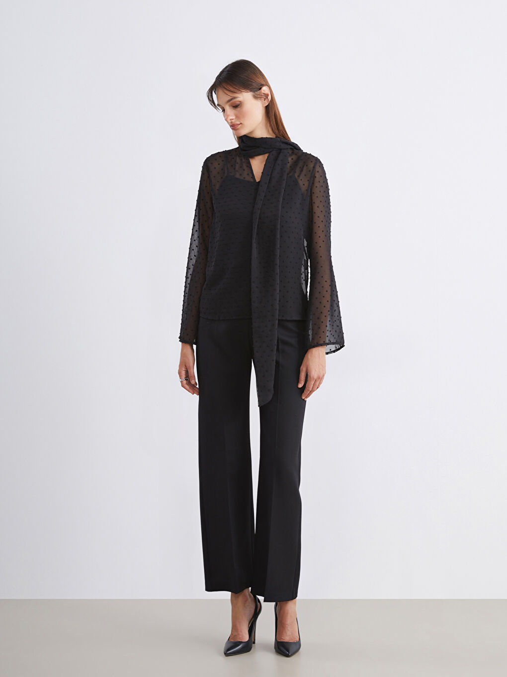 Siyah Şal Yaka Puantiyeli Şifon Bluz ve Atlet-1