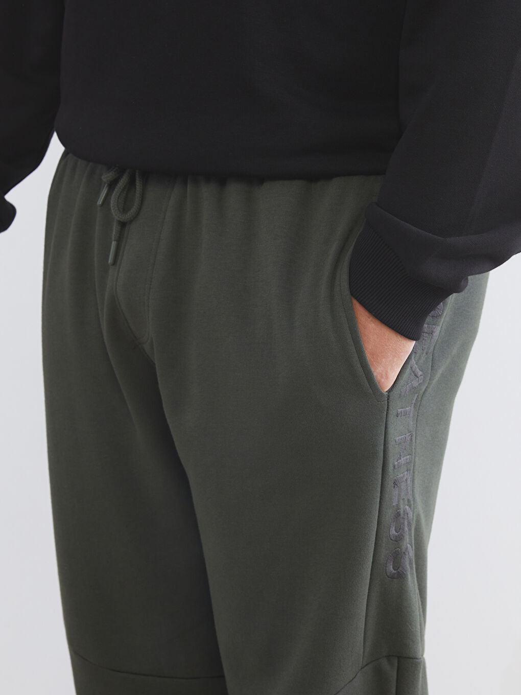Plus Size Standard Fit Men's Jogger Sweatpants-2