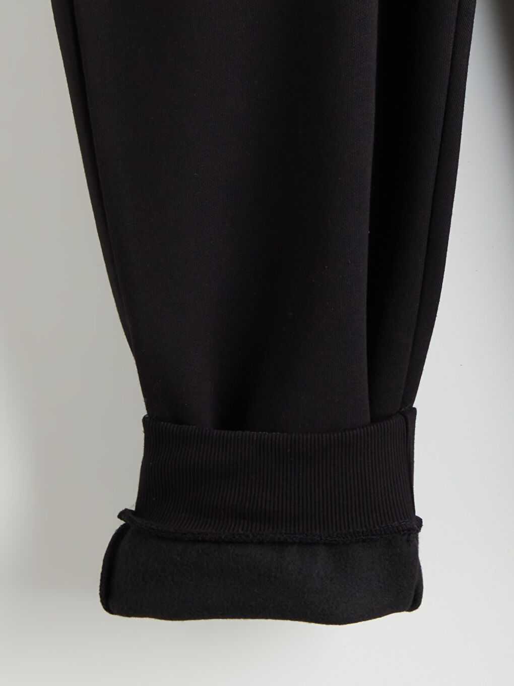 Man BLACK Jogger Sweatpants-2