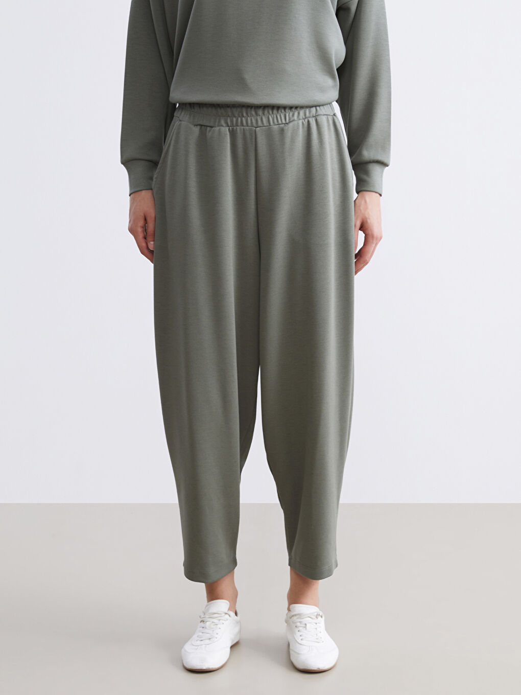 Haki Beli Lastikli Kadın Eşofman Altı-1