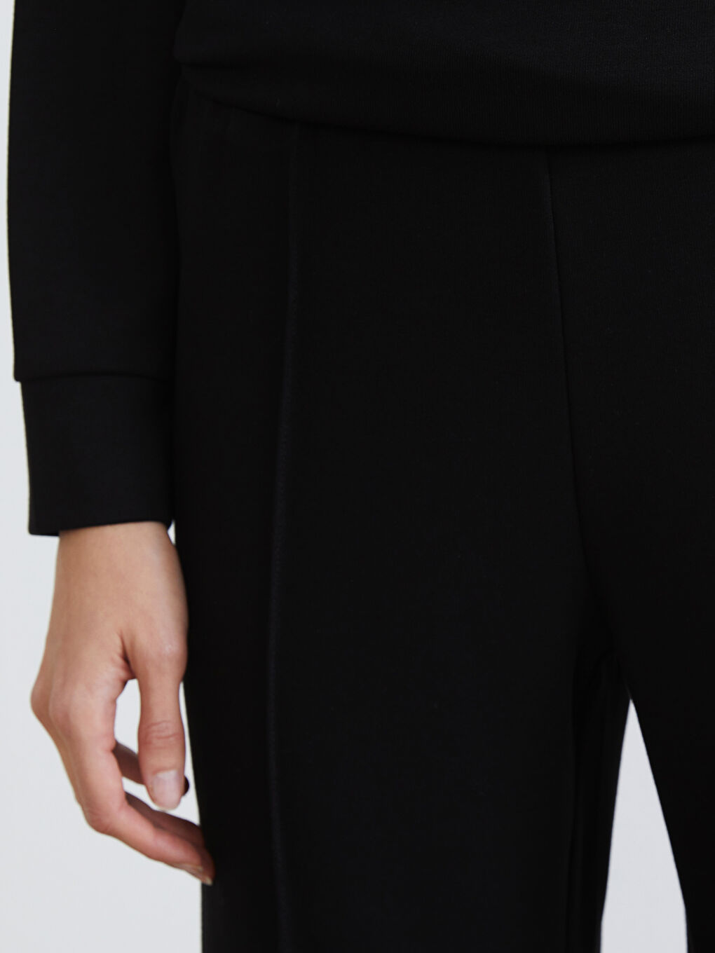 Siyah Beli Lastikli Geniş Paça Kadın Eşofman Altı-2