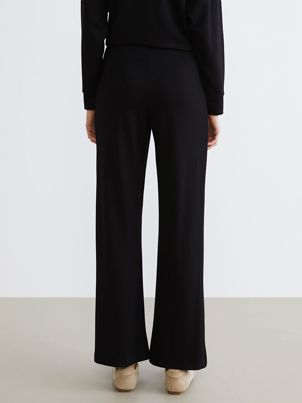 Siyah Beli Lastikli Geniş Paça Kadın Eşofman Altı-3