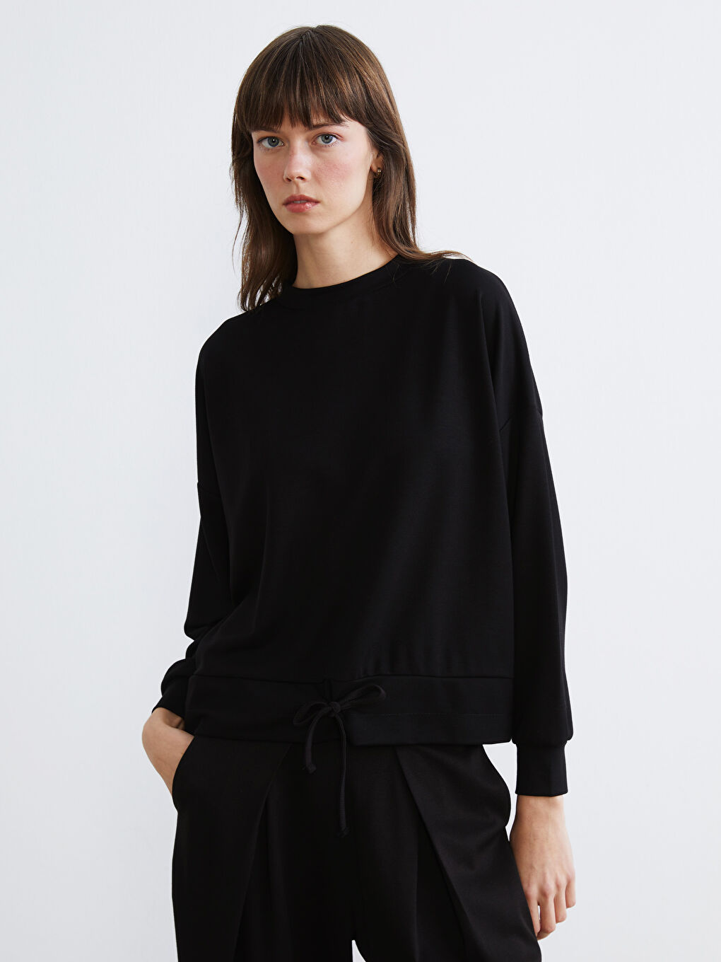 Siyah Bisiklet Yaka Büzgülü Kadın Sweatshirt