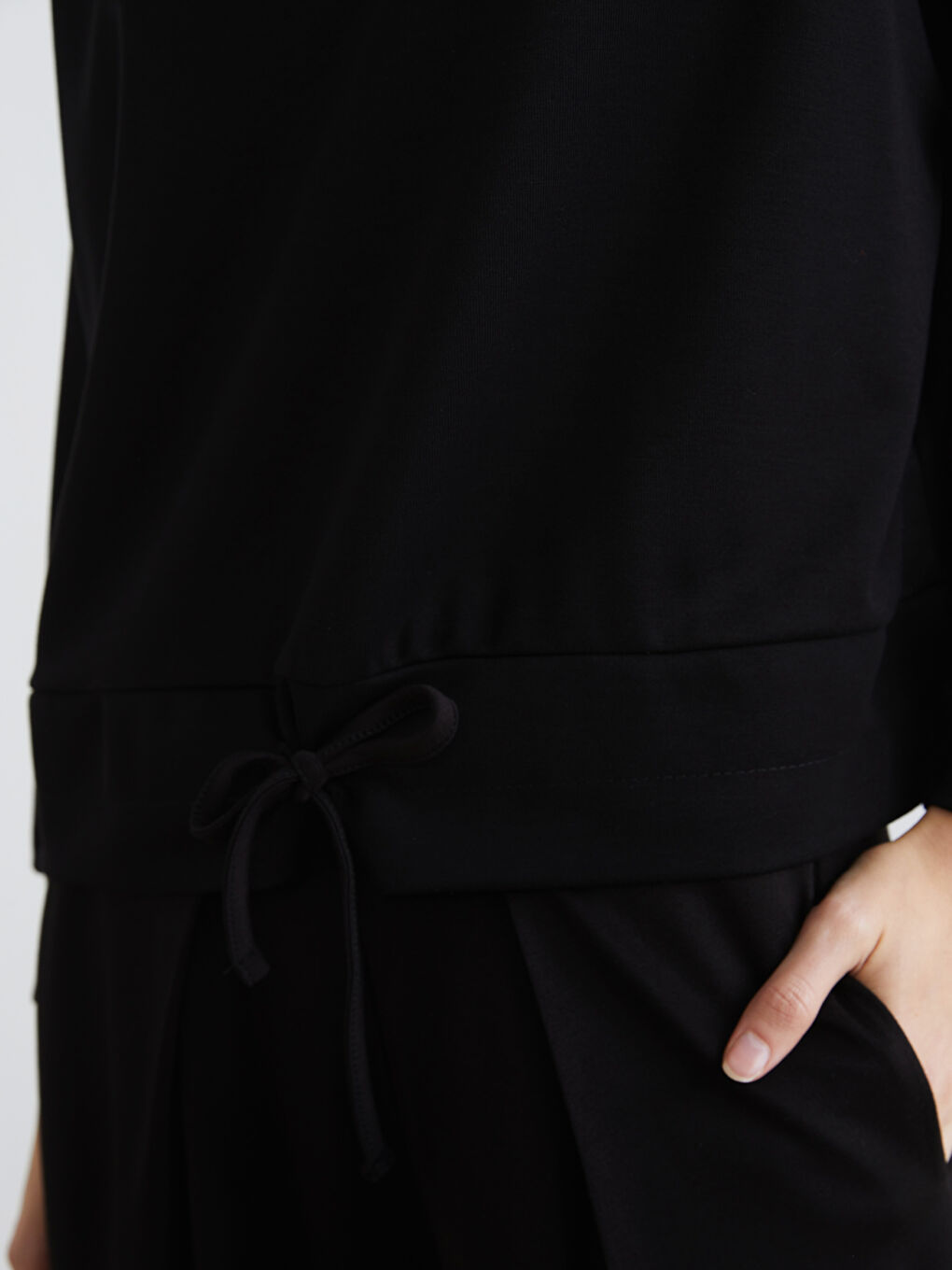 Siyah Bisiklet Yaka Büzgülü Kadın Sweatshirt-2