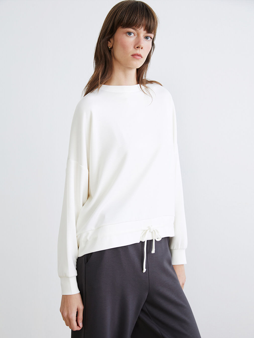 Ekru Bisiklet Yaka Büzgülü Kadın Sweatshirt