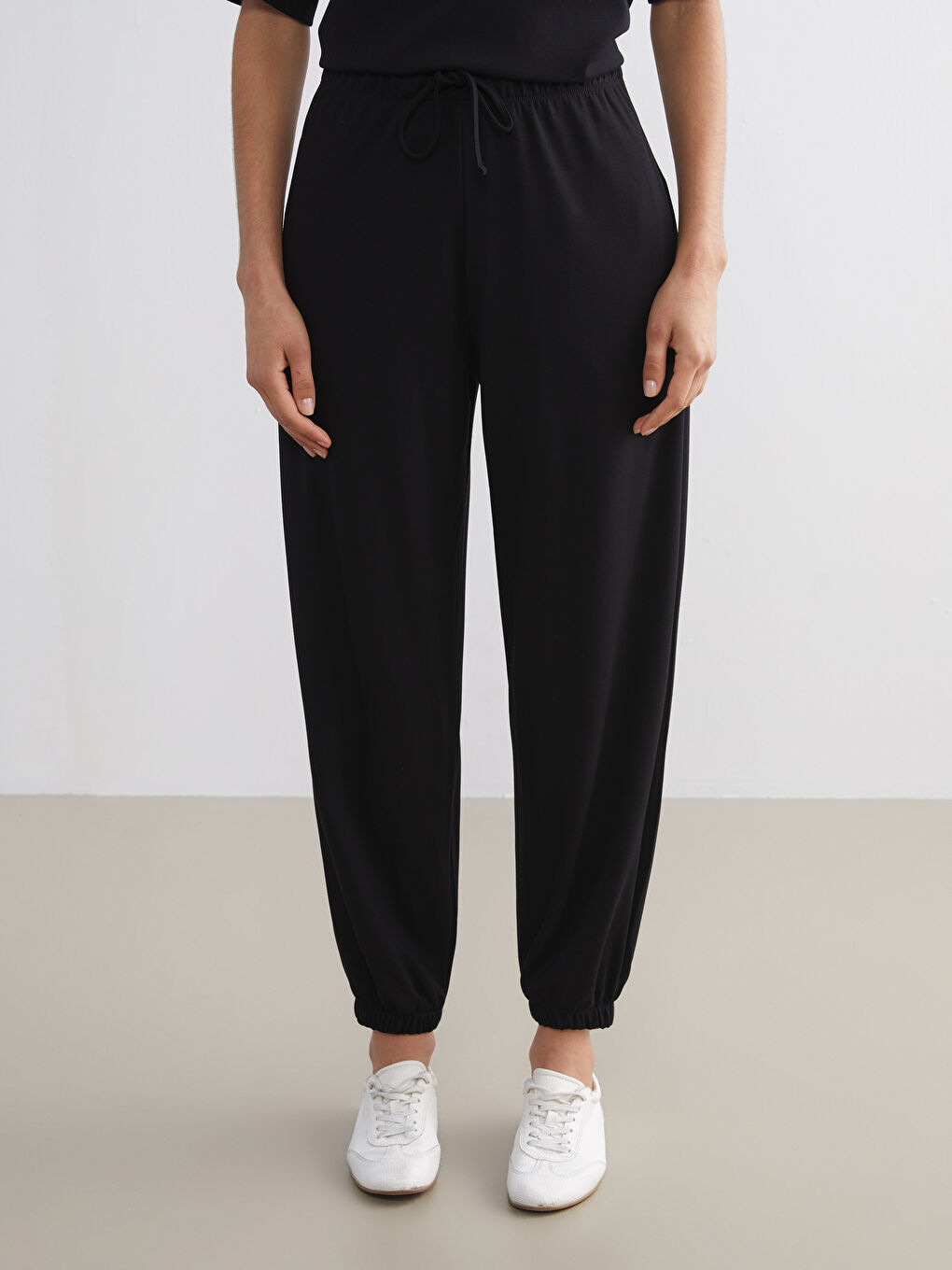 Siyah Beli Lastikli Kadın Jogger Eşofman Altı-1