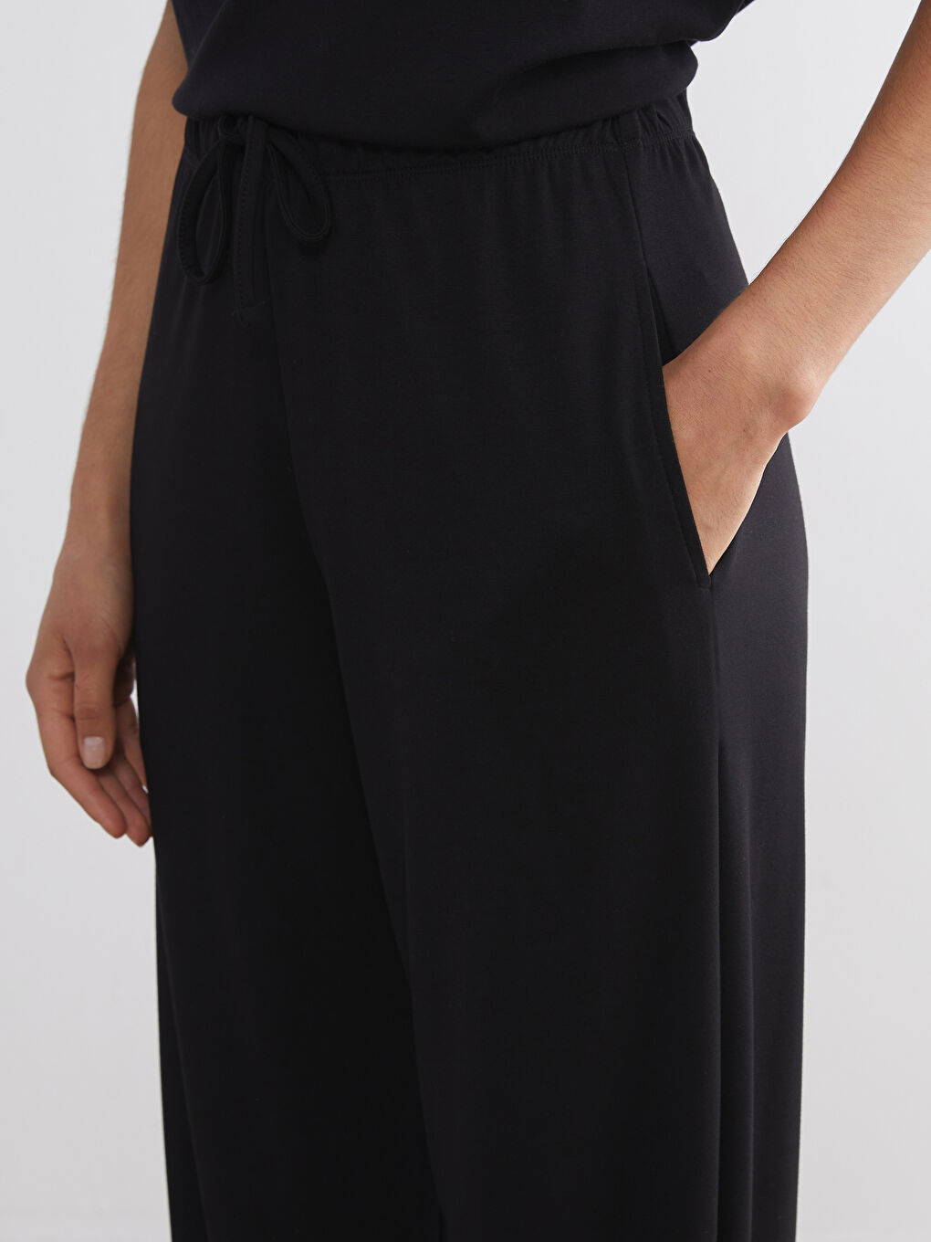 Siyah Beli Lastikli Kadın Jogger Eşofman Altı-2