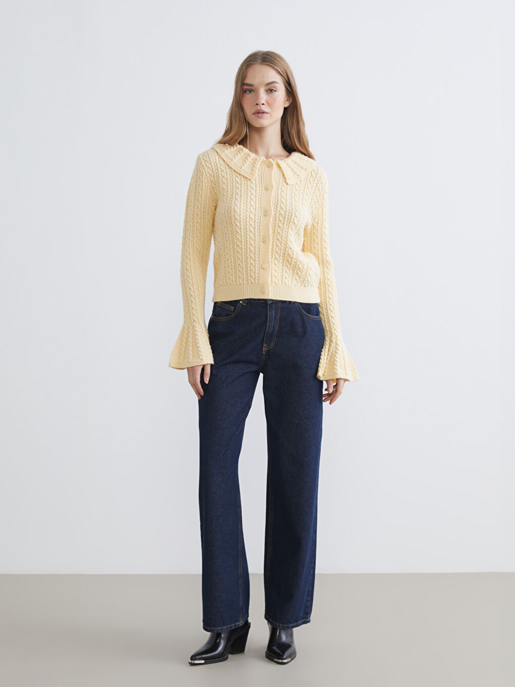 Sarı Bebe Yaka Kendinden Desenli Kadın Triko Hırka-1