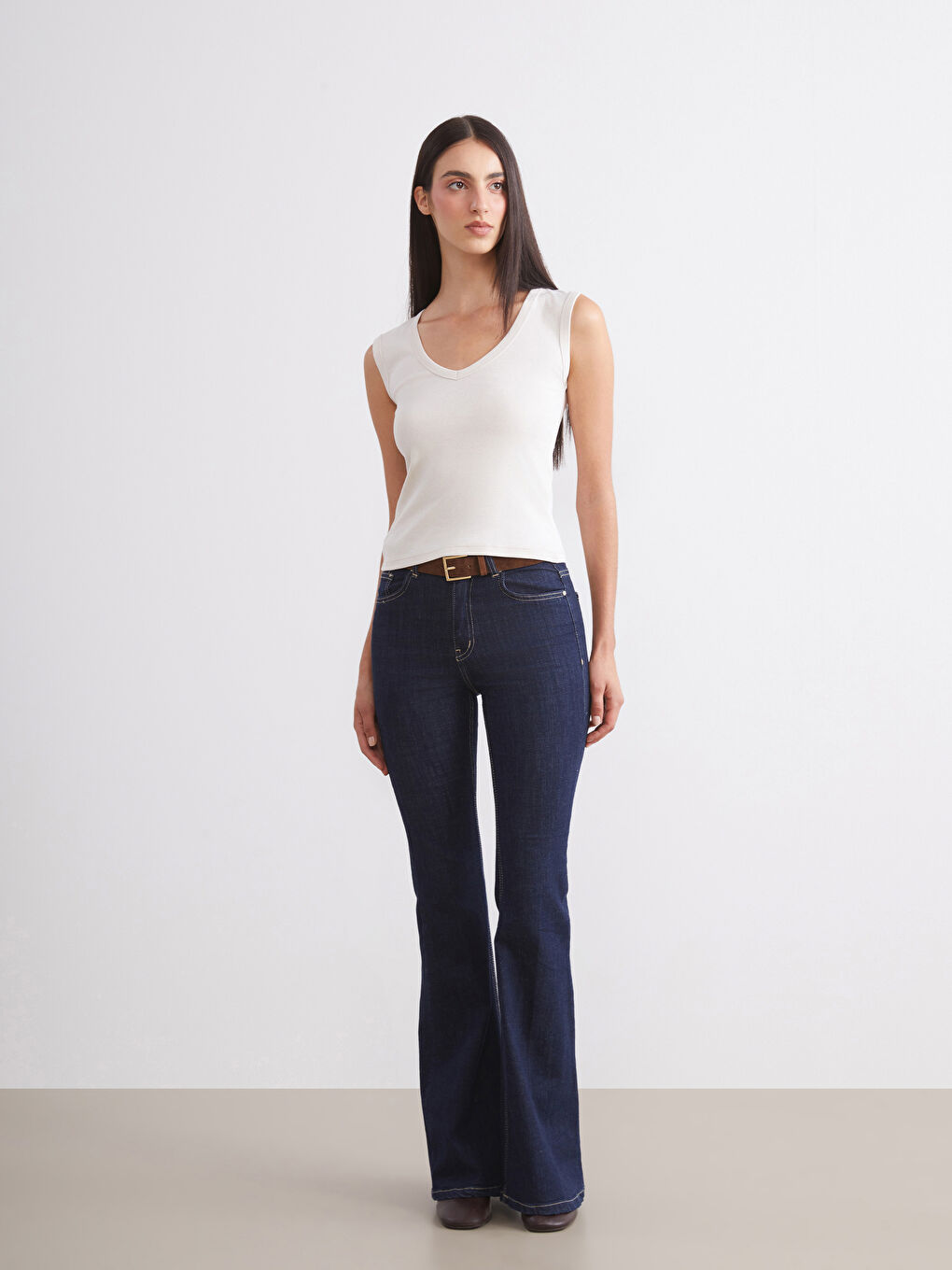 Bej V Yaka Kadın Atlet 2'li-3