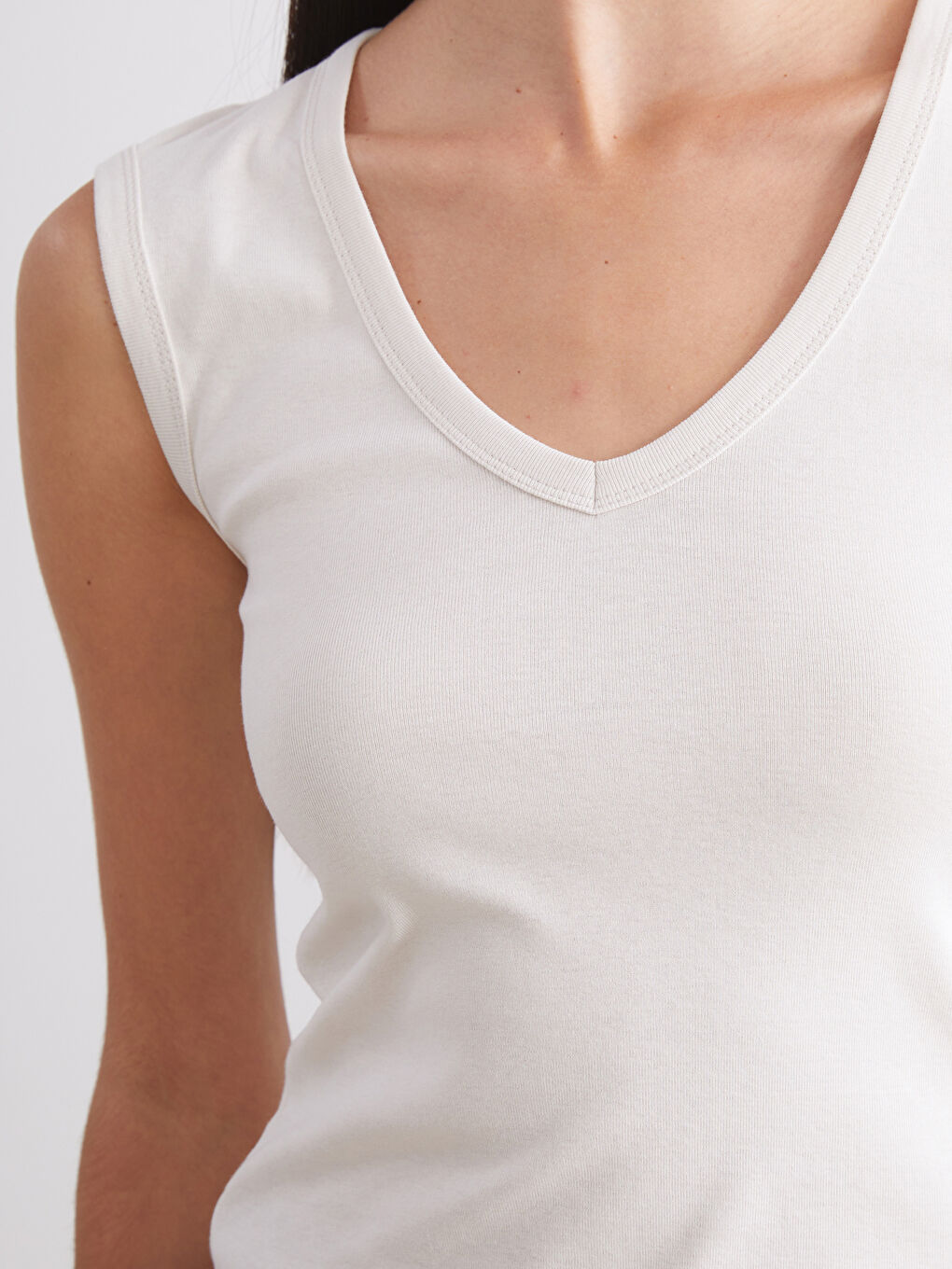 Bej V Yaka Kadın Atlet 2'li-4