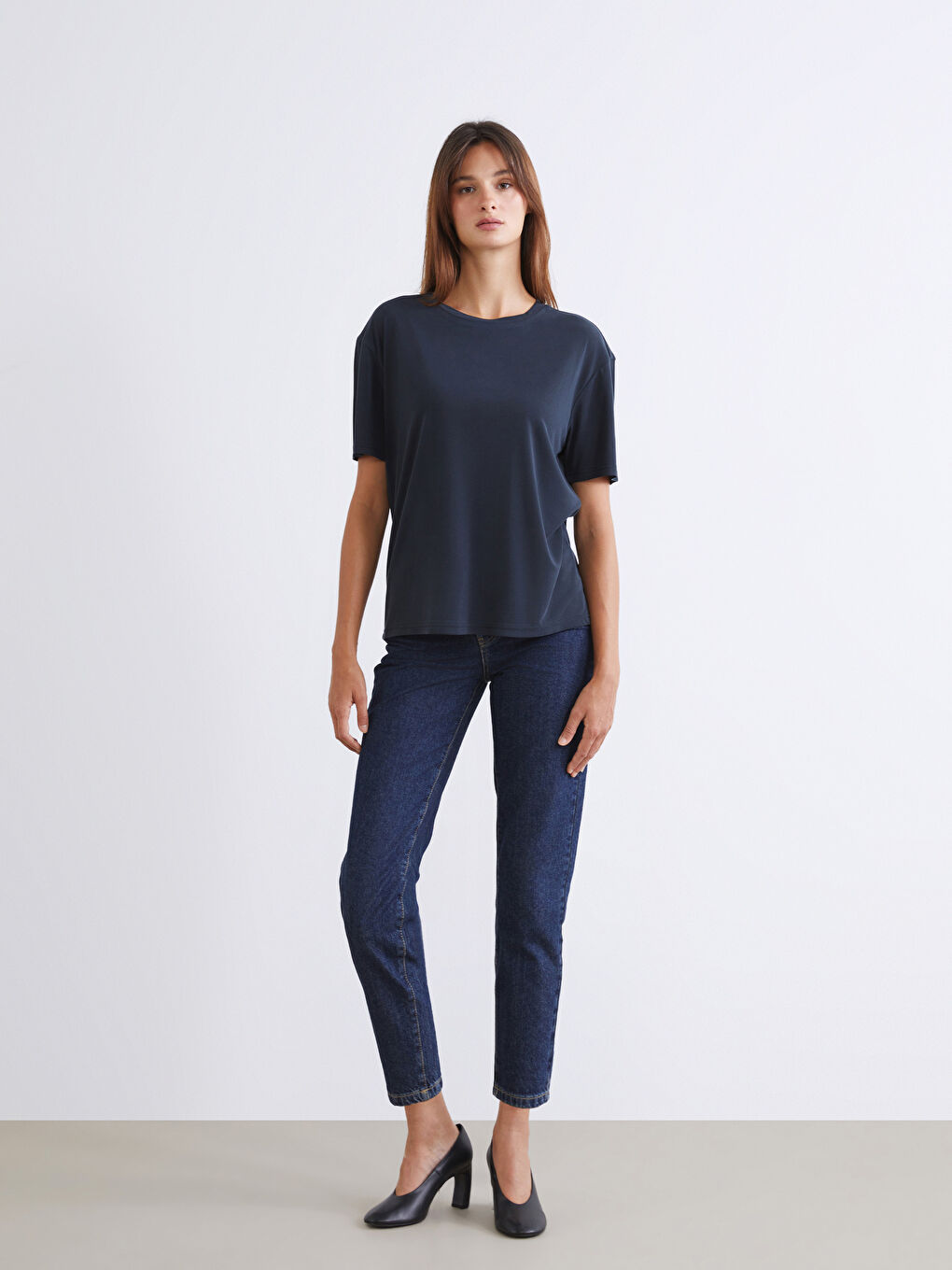 Siyah Bisiklet Yaka Modal Karışımlı Kadın Tişört 2'li-8