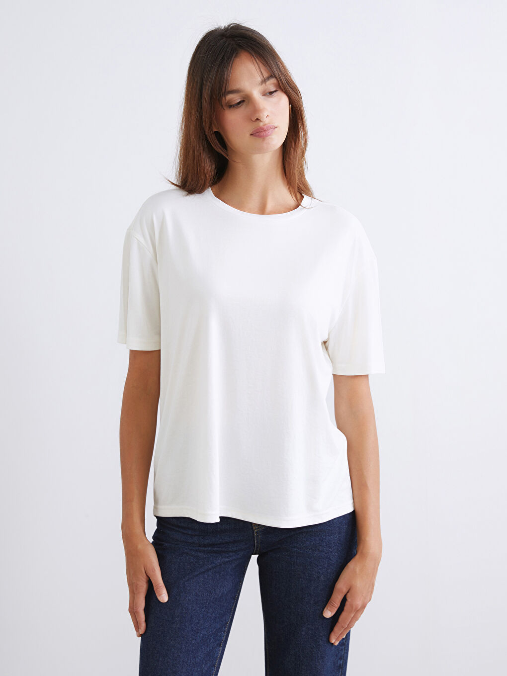 Beyaz Bisiklet Yaka Modal Karışımlı Kadın Tişört 2'li-3