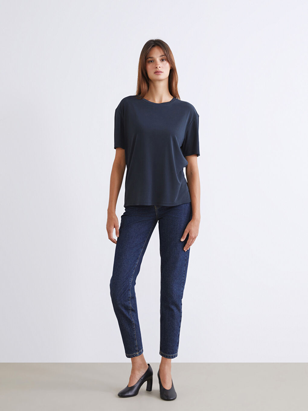 Siyah Bisiklet Yaka Modal Karışımlı Kadın Tişört 2'li-3