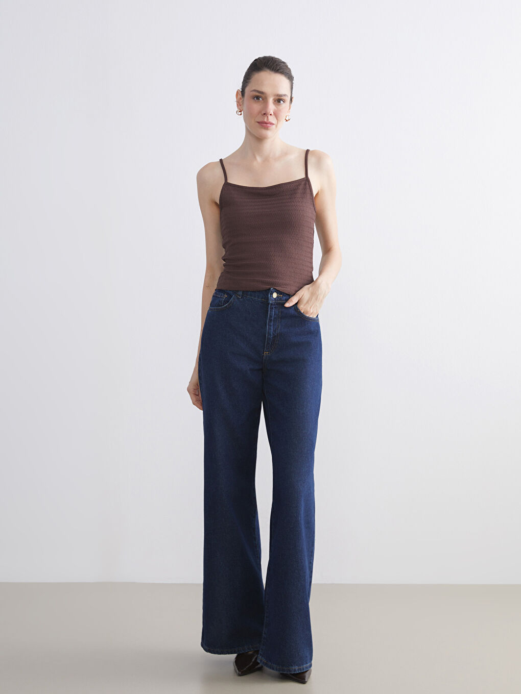 Kahverengi Kare Yaka Dokulu Askılı Kadın Atlet-1