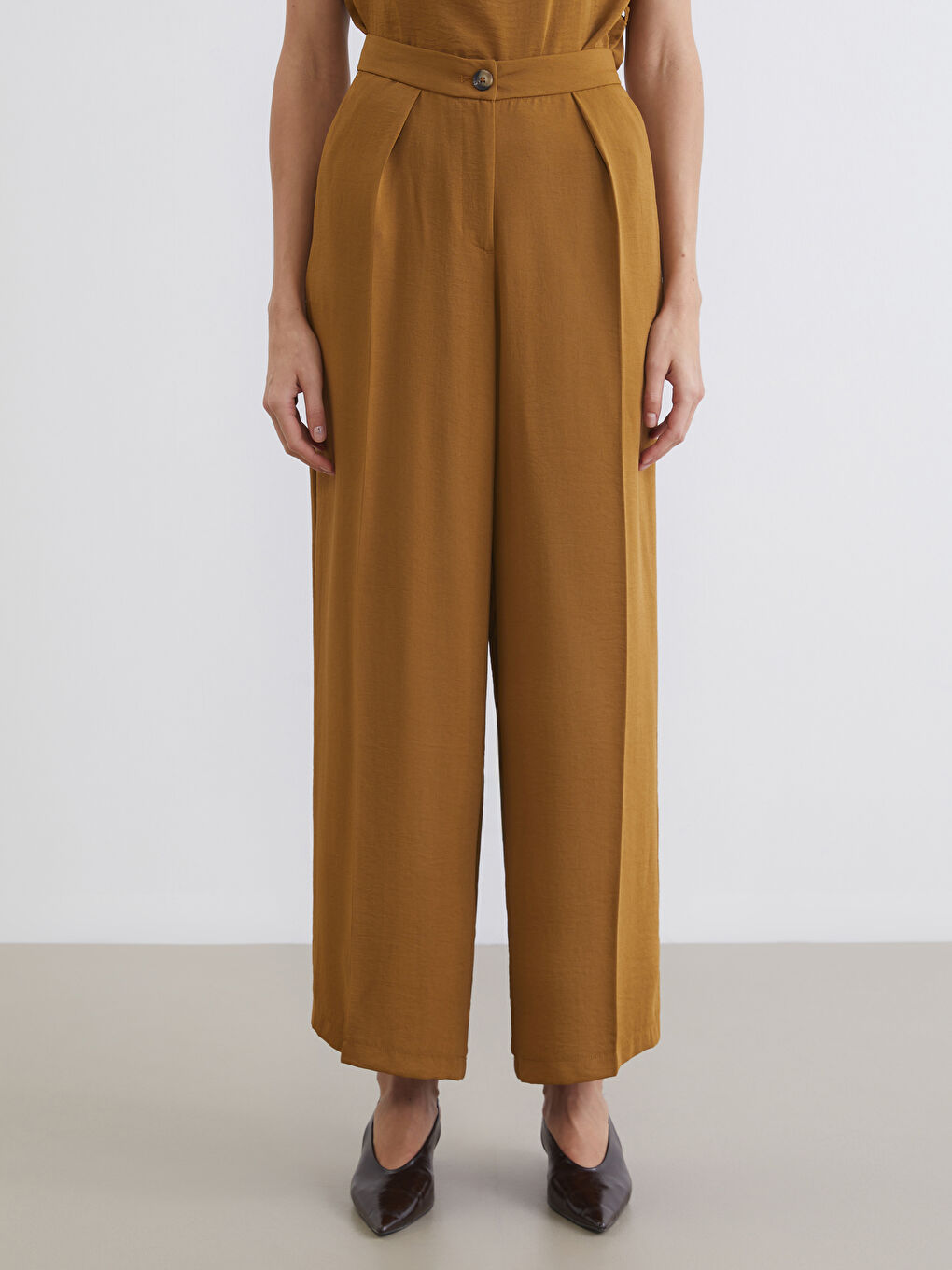 Loose Fit Wide Leg Women's Pleated Trousers-3