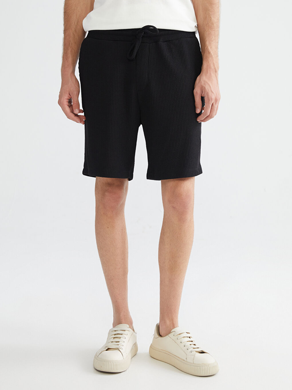 Siyah Standart Kalıp Erkek Şort-1