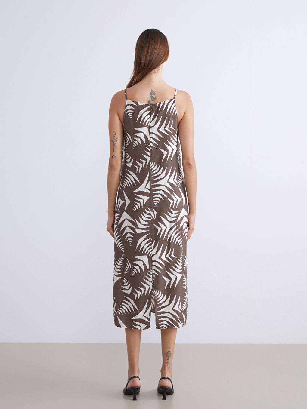 Kahverengi Kare Yaka Desenli Elbise-3