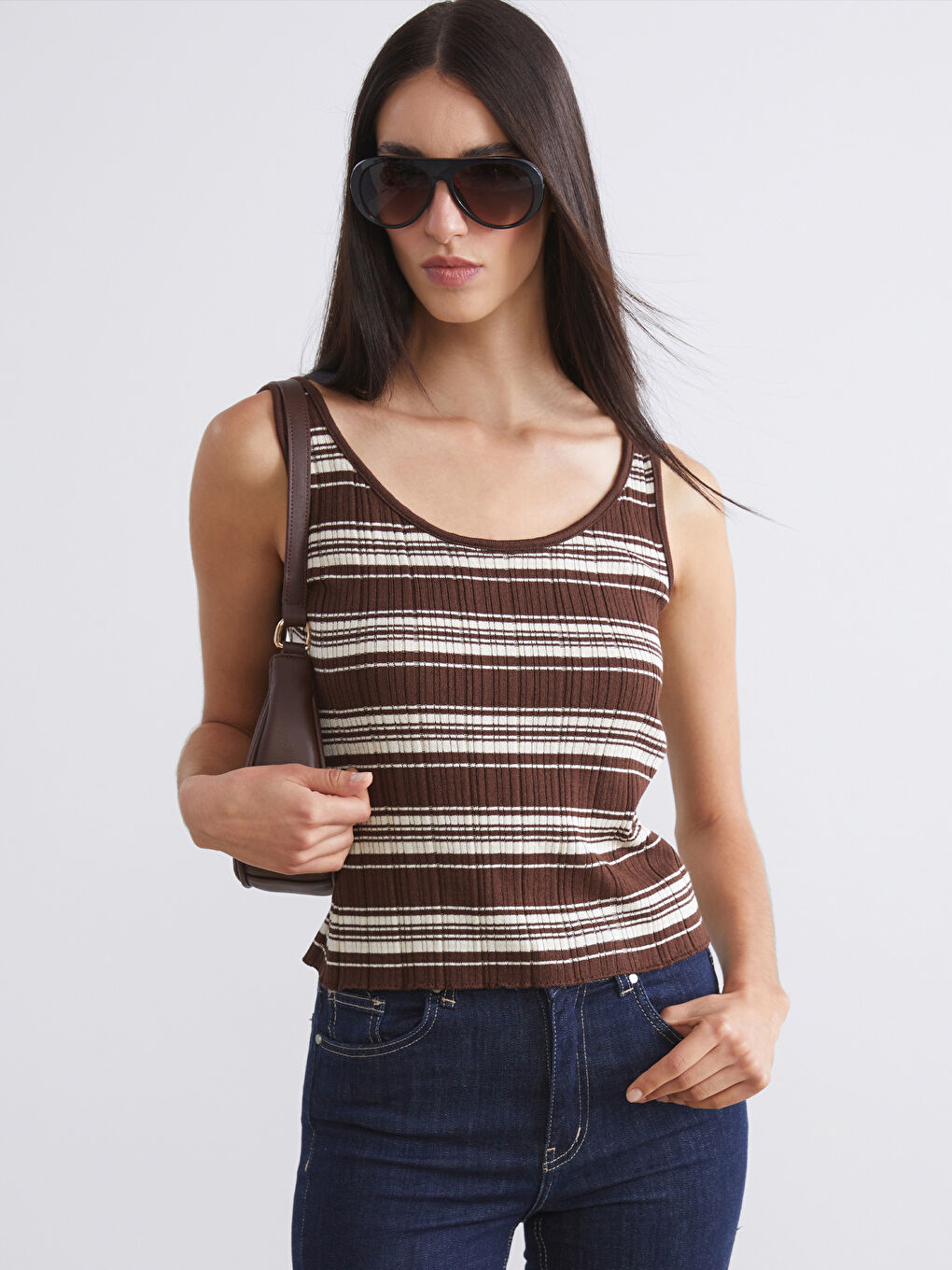 Kahverengi U Yaka Çizgili Kadın Triko Atlet