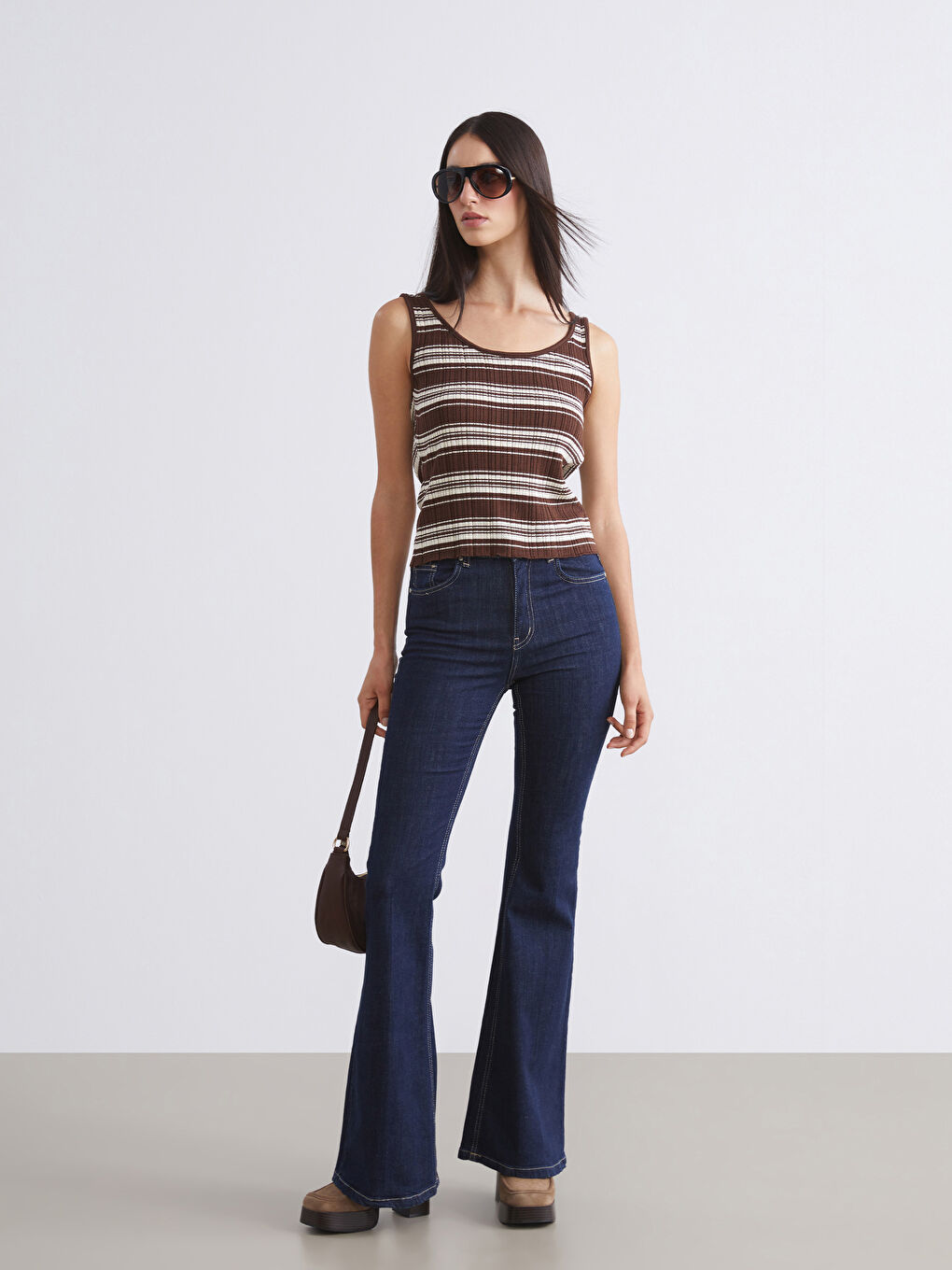 Kahverengi U Yaka Çizgili Kadın Triko Atlet-1