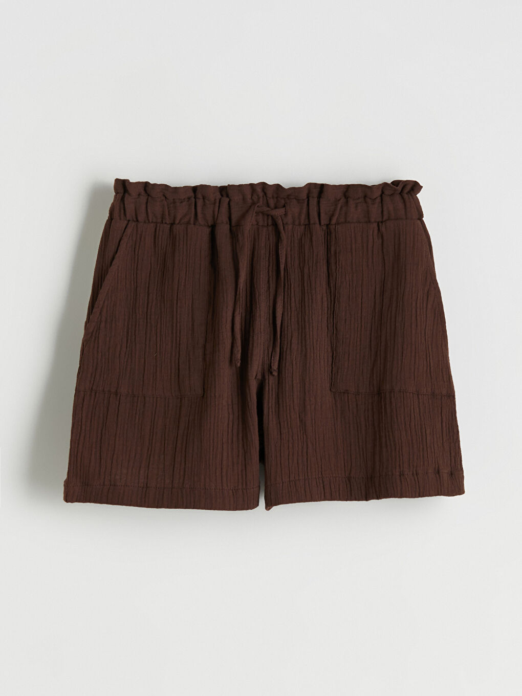 Kahverengi Beli Lastikli Dokulu Müslin Kadın Şort-4