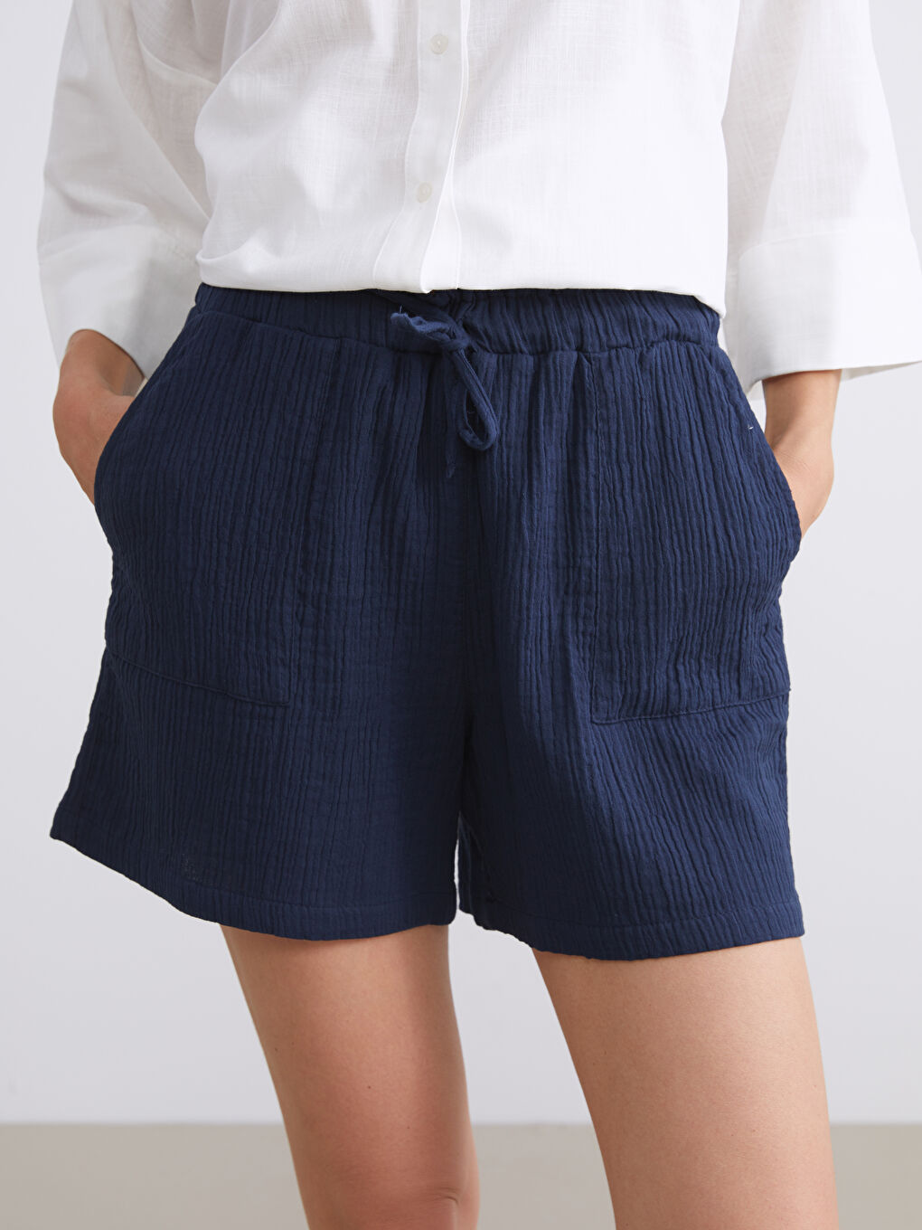 Lacivert Beli Lastikli Dokulu Müslin Kadın Şort-2