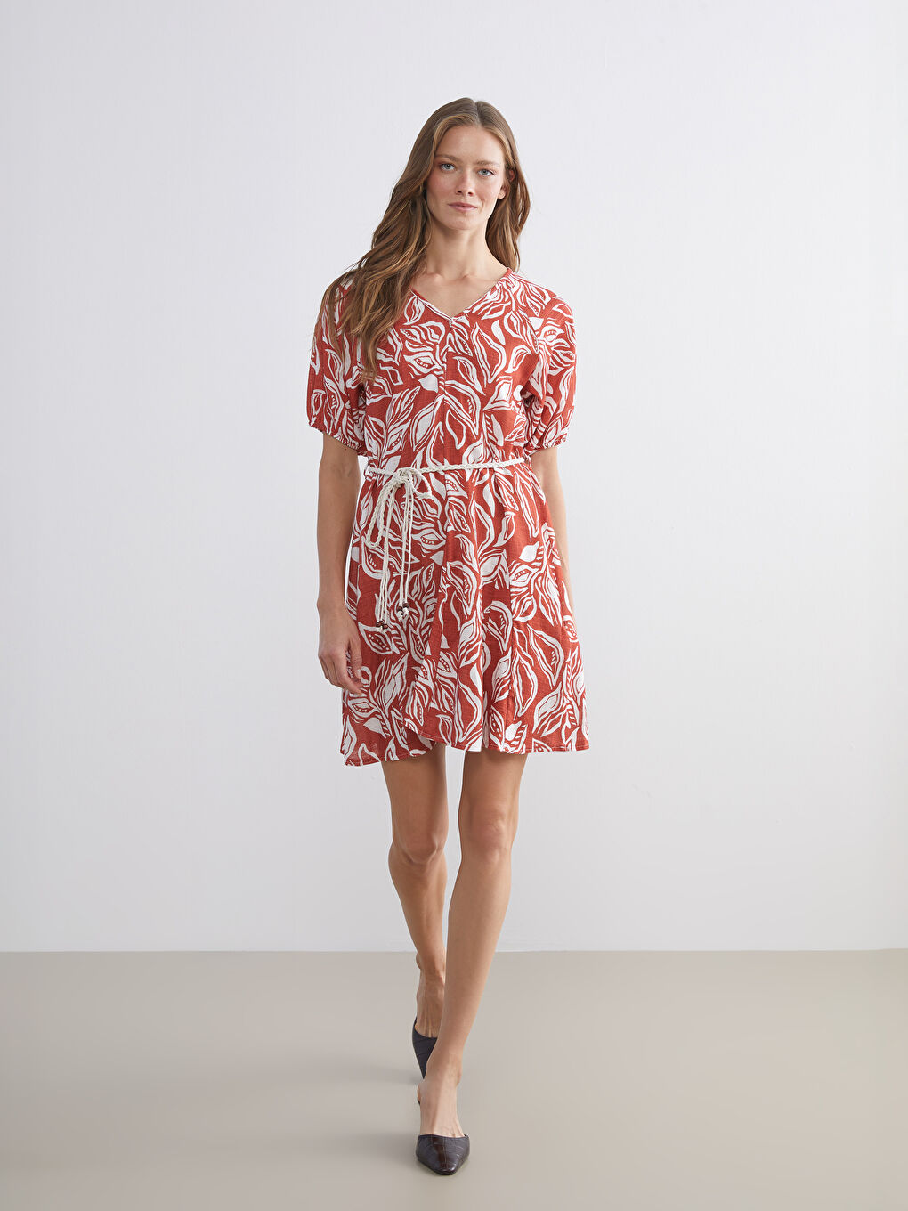 Kırmızı V Yaka Desenli Mini Elbise