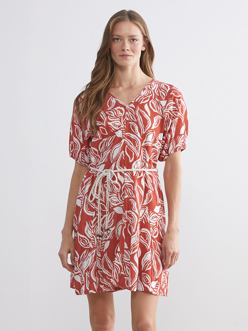 Kırmızı V Yaka Desenli Mini Elbise-1