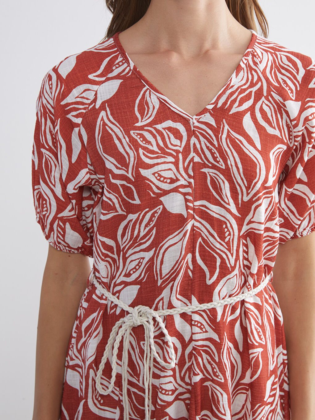 Kırmızı V Yaka Desenli Mini Elbise-2