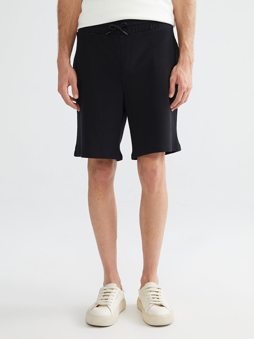 Siyah Standart Kalıp Erkek Şort-1