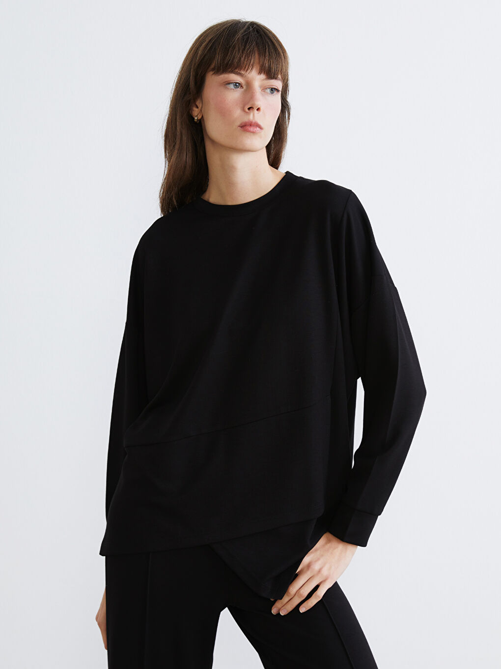 Siyah Bisiklet Yaka Kadın Sweatshirt