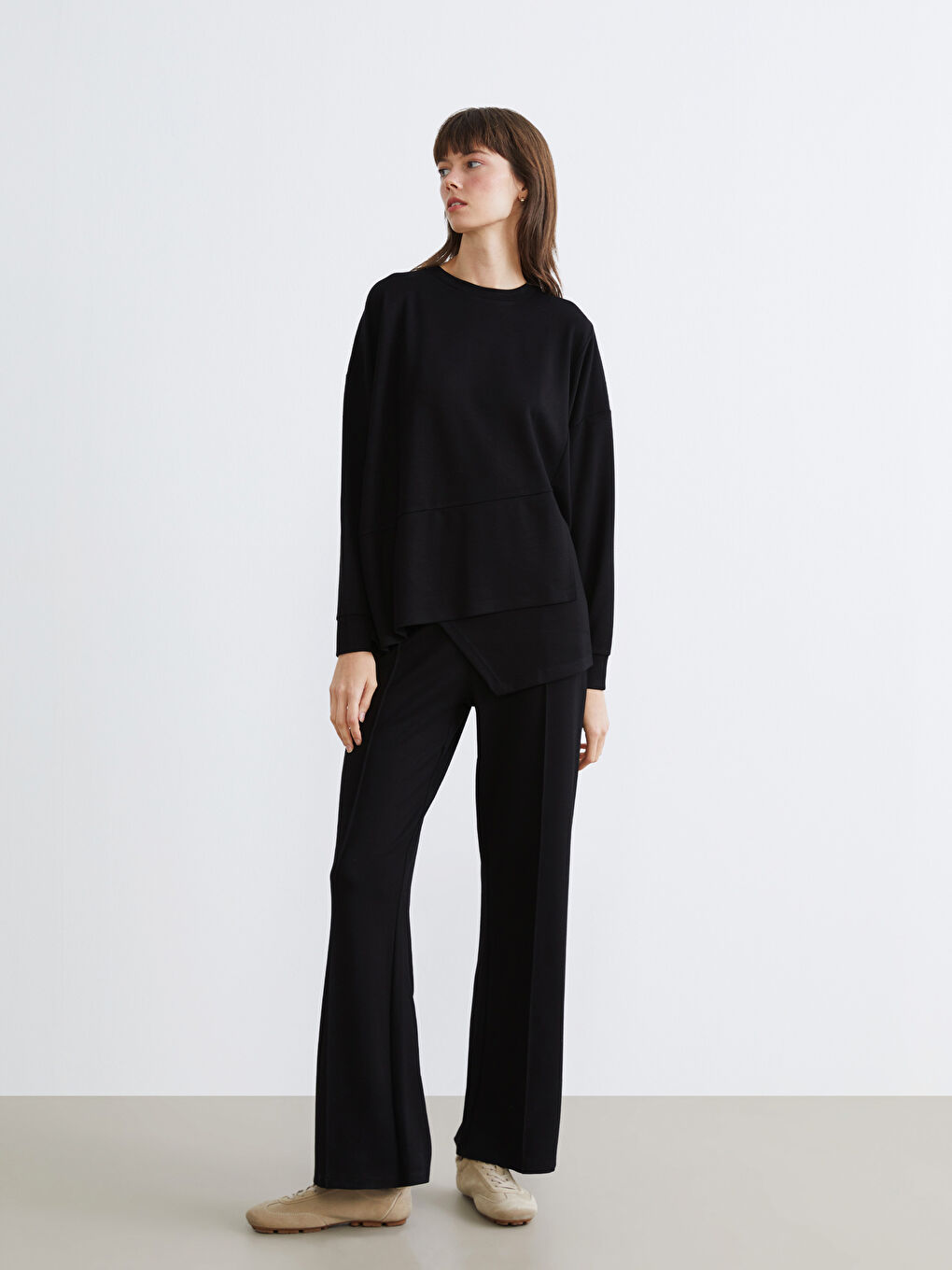 Siyah Bisiklet Yaka Kadın Sweatshirt-1