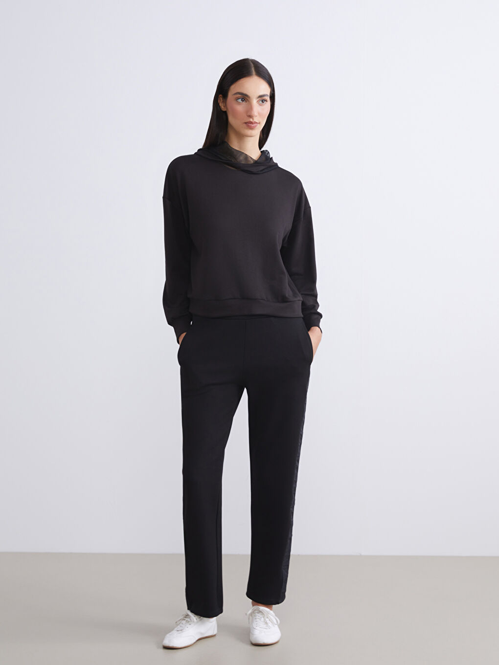 Siyah Tül Detaylı Kadın Hoodie-1