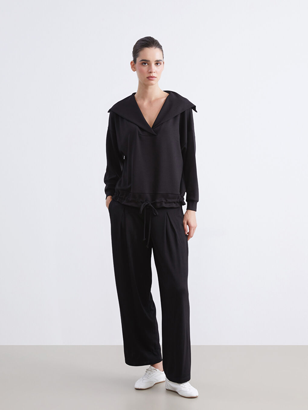 Siyah Polo Yaka Bağcıklı Bluz-1