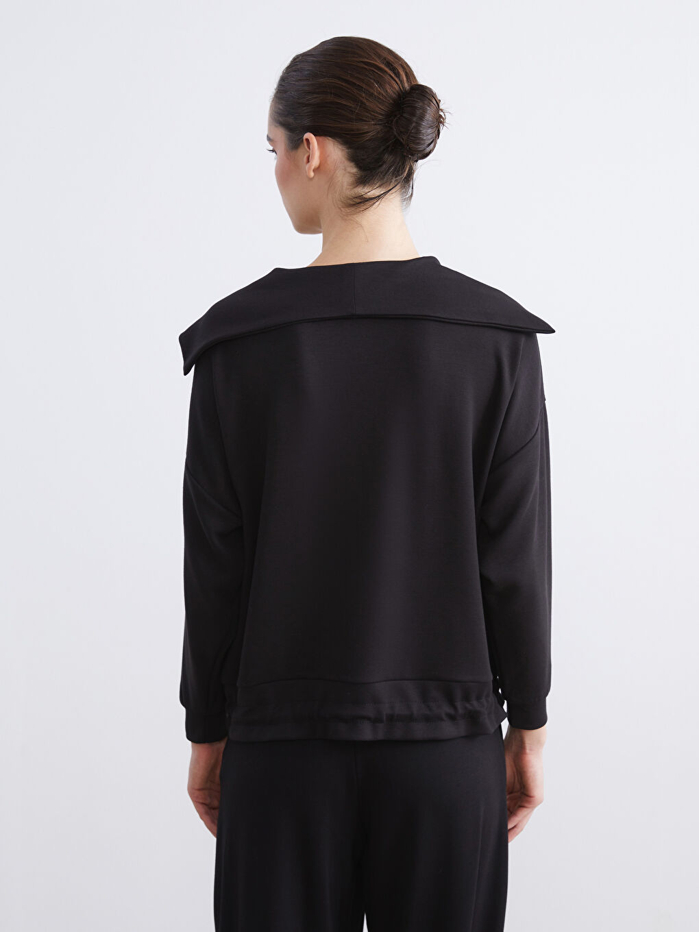 Siyah Polo Yaka Bağcıklı Bluz-3