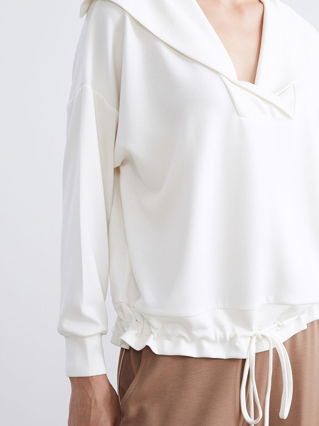 Ekru Polo Yaka Bağcıklı Bluz-2