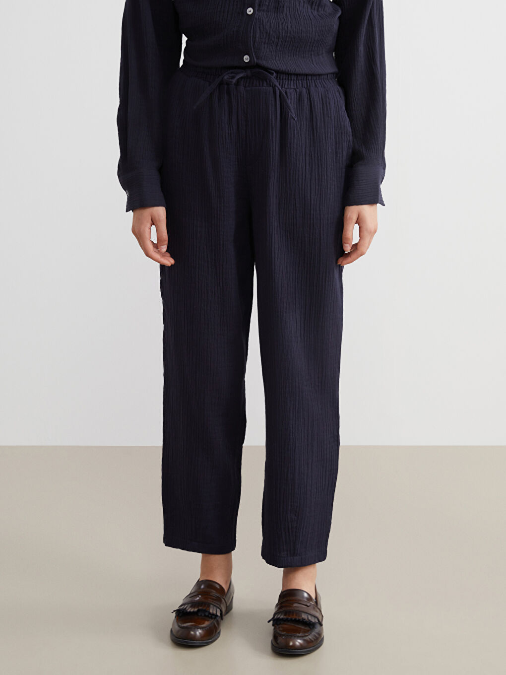 Lacivert Beli Lastikli Dokulu Kadın Pantolon-1