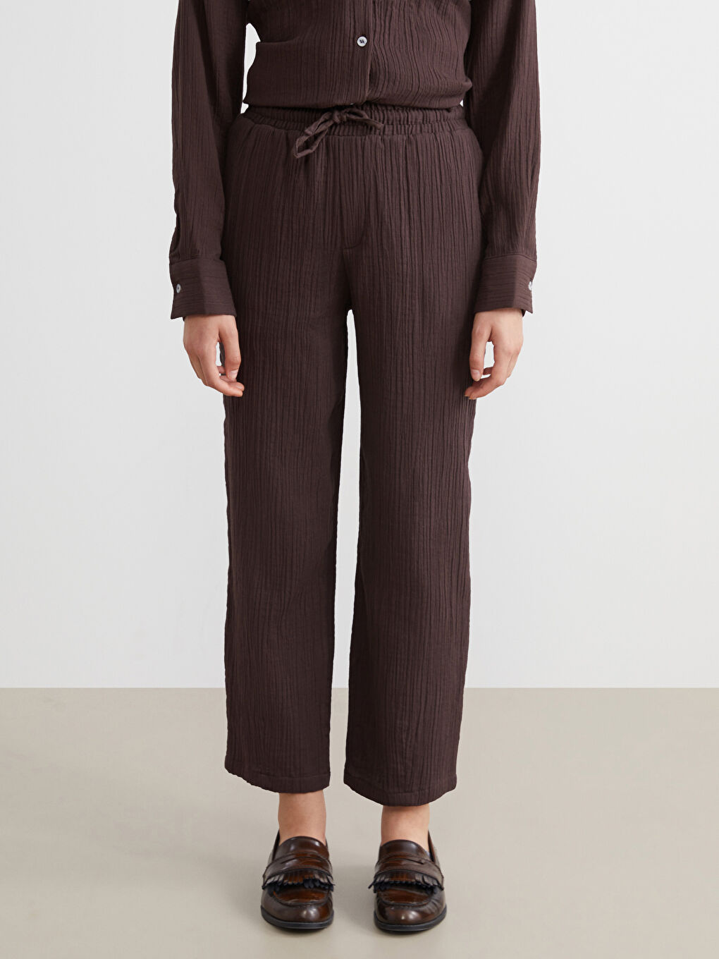 Kahverengi Beli Lastikli Dokulu Kadın Pantolon-1