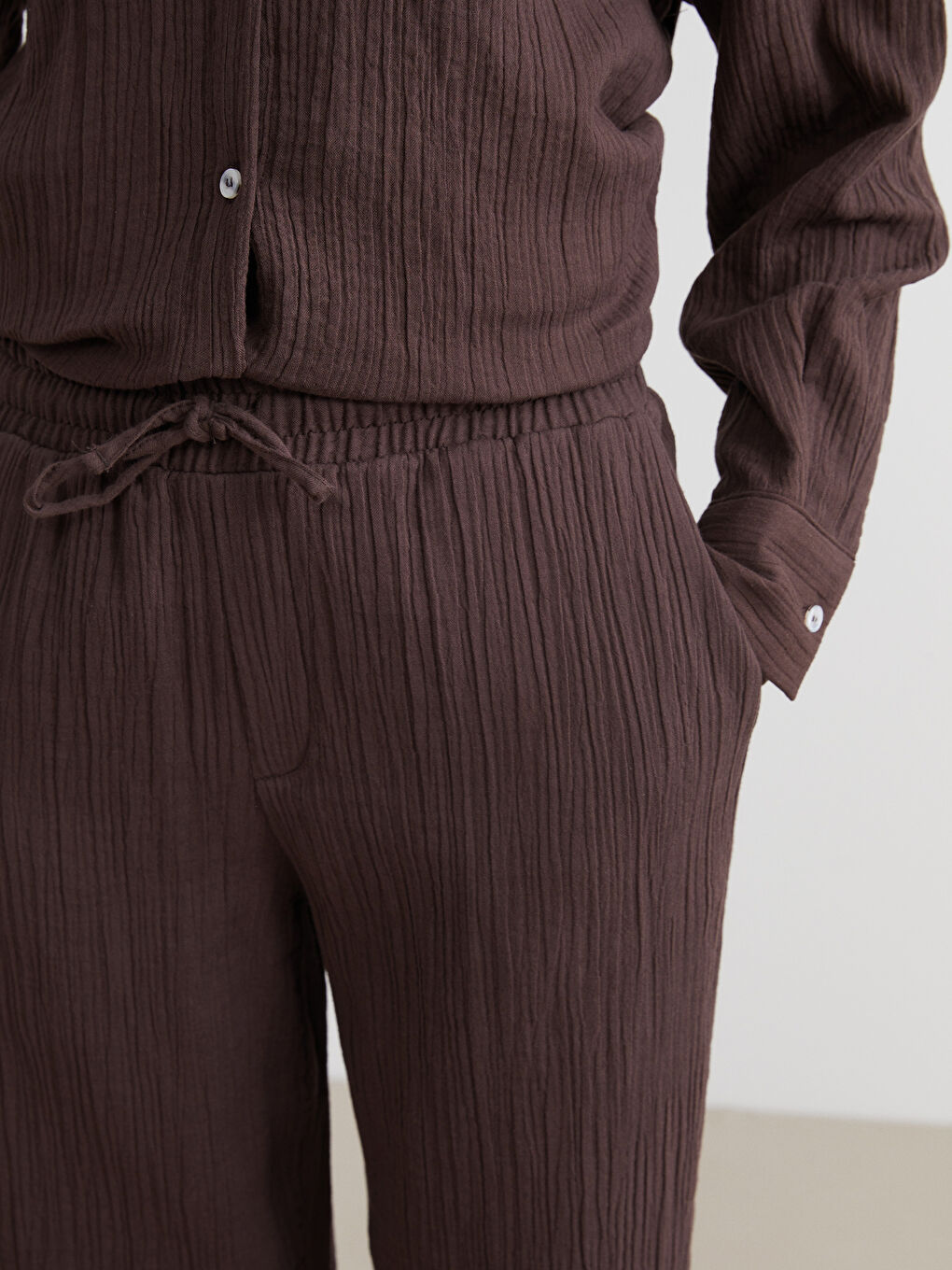 Kahverengi Beli Lastikli Dokulu Kadın Pantolon-2