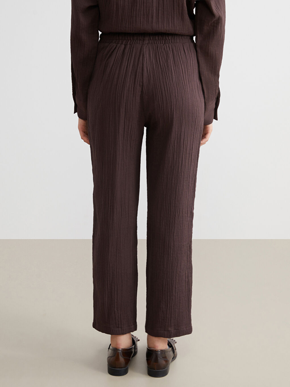 Kahverengi Beli Lastikli Dokulu Kadın Pantolon-3