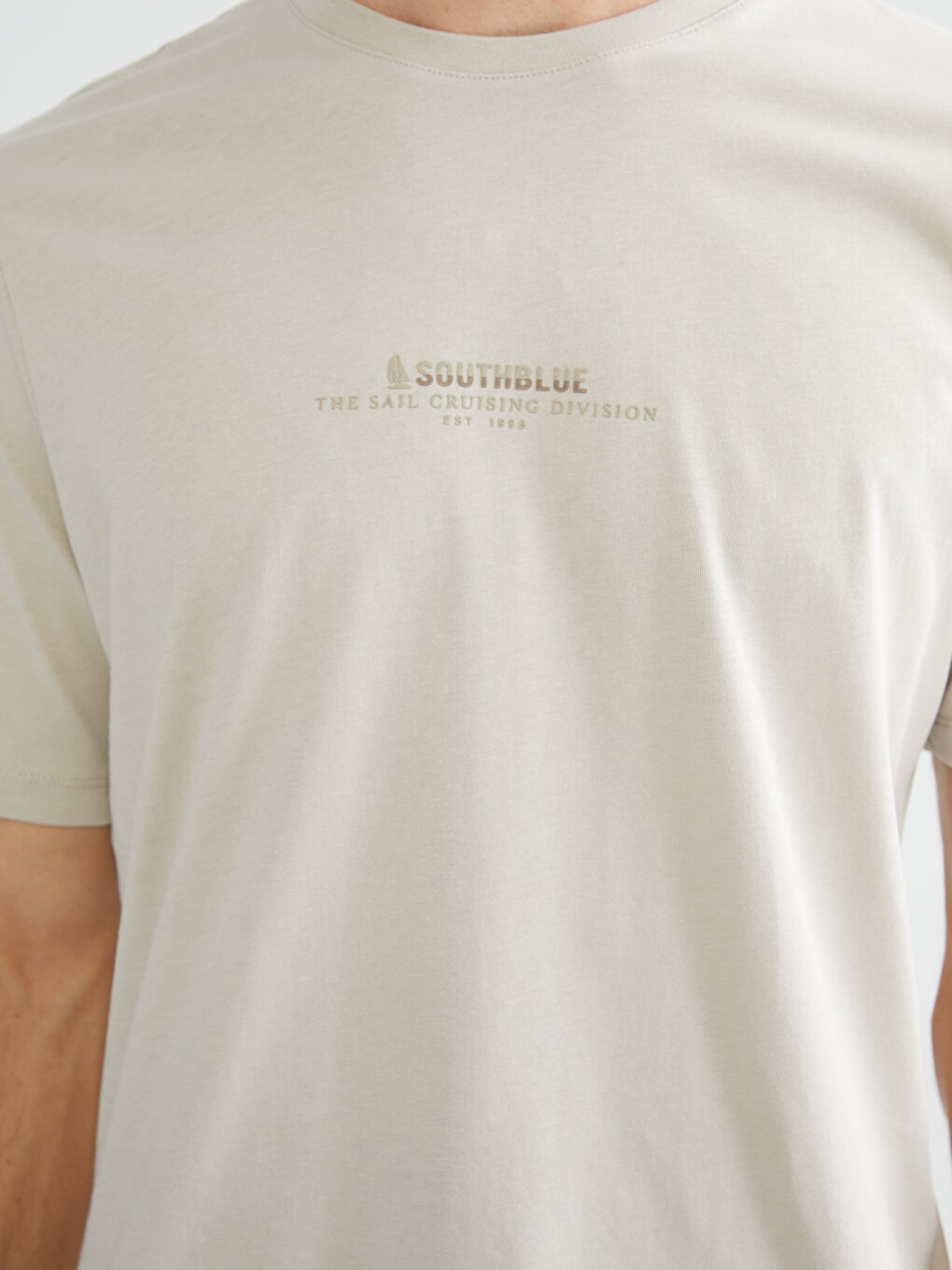 Bej Bisiklet Yaka Baskılı Penye Erkek Tişört-2