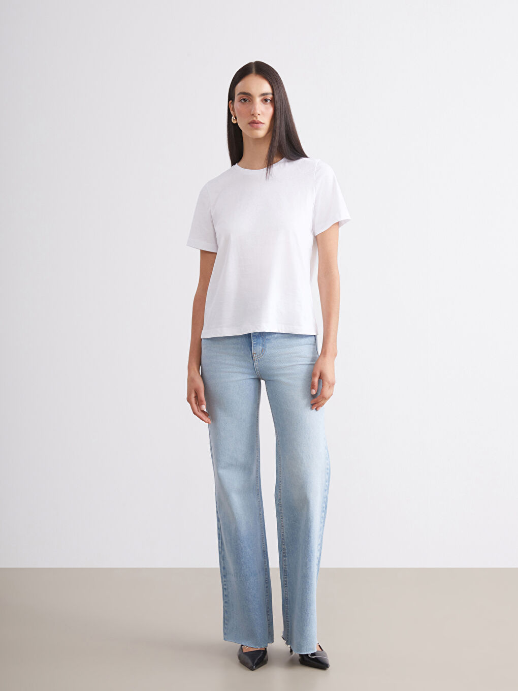 Beyaz Bisiklet Yaka Kadın Tişört 2'li-1