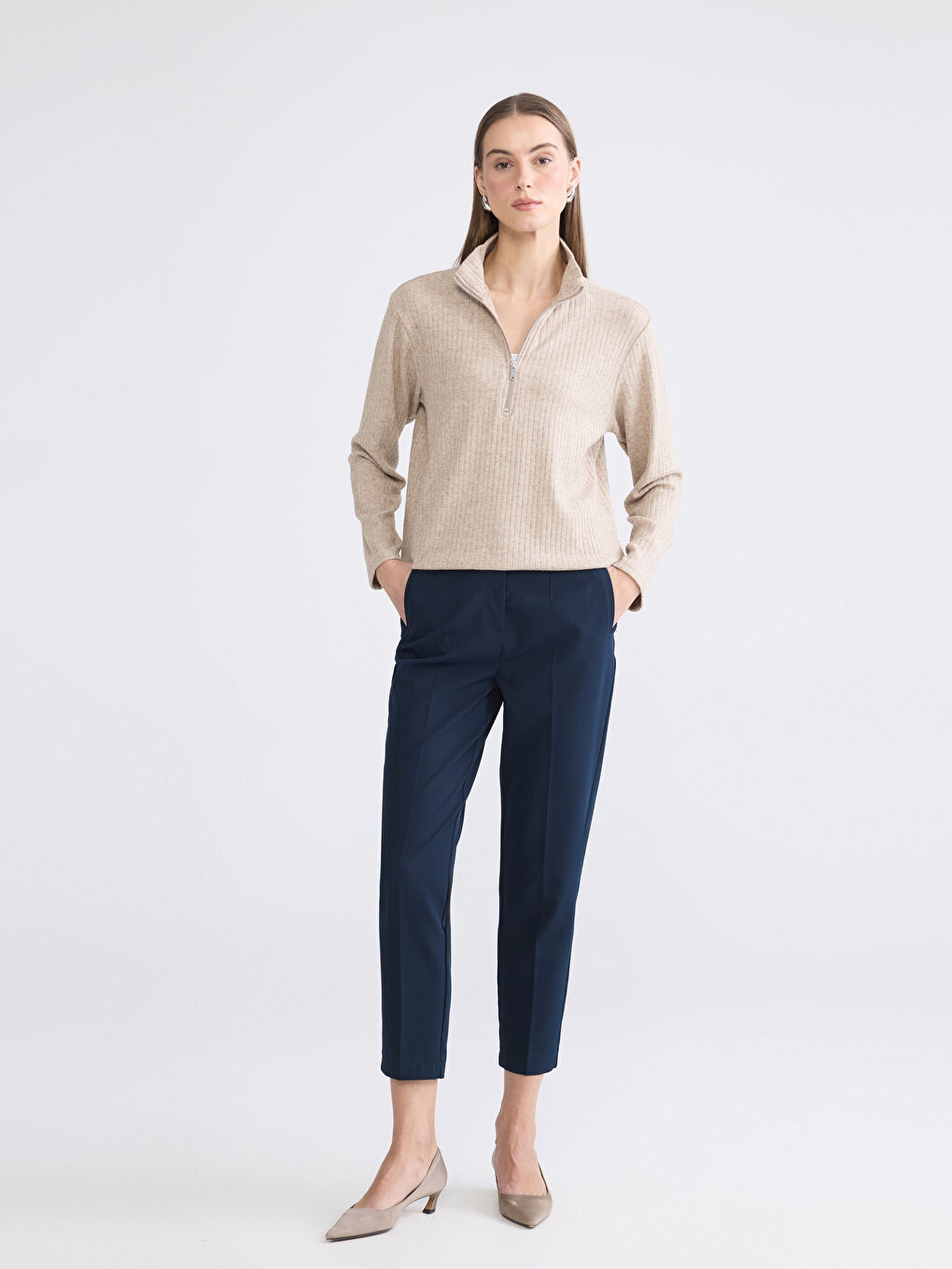 Bej Dik Yaka Oversize Kadın Tişört-1