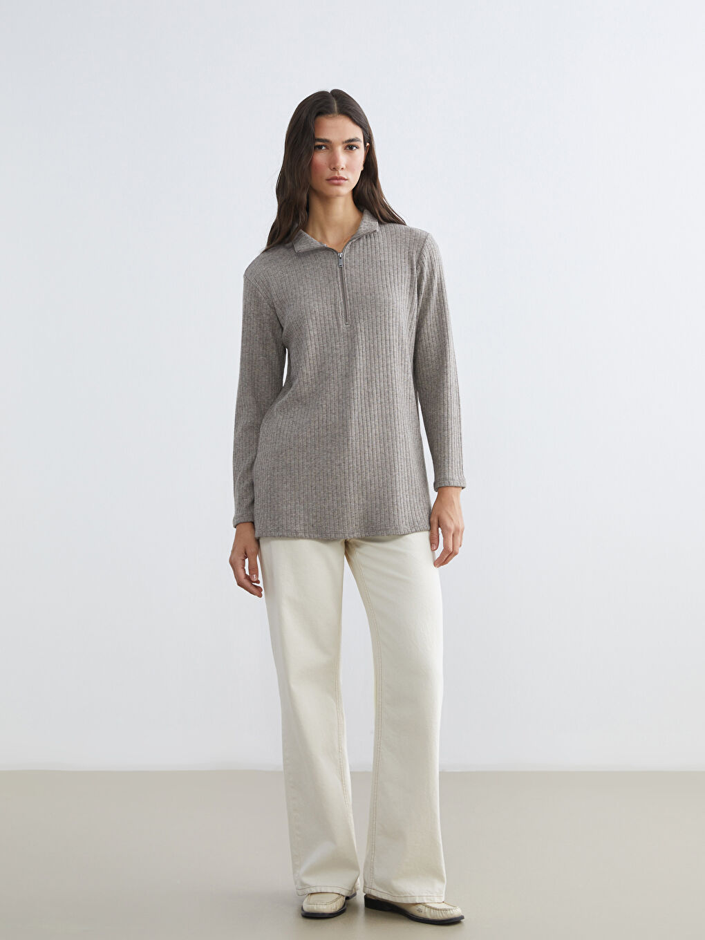 Antrasit Dik Yaka Oversize Kadın Tişört-1