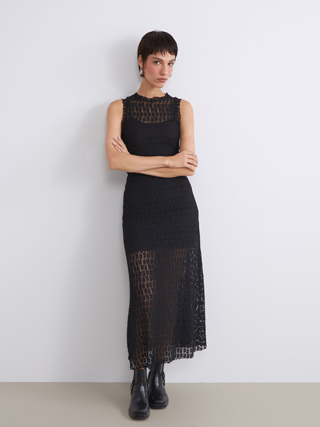 Siyah Bisiklet Yaka Dantelli Elbise