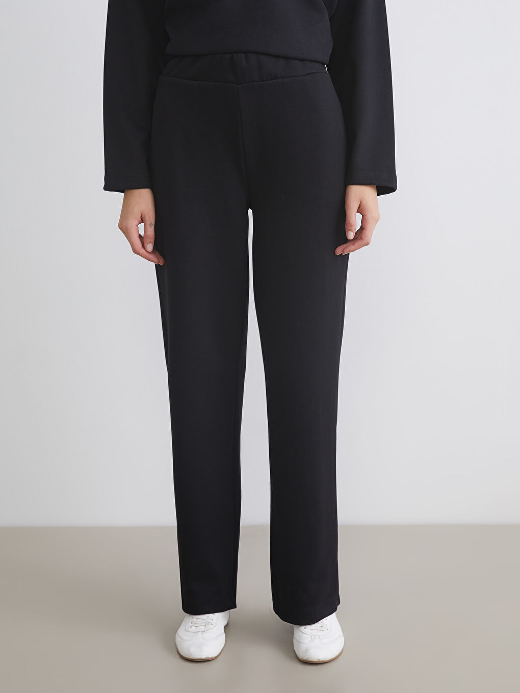 Siyah Beli Lastikli Geniş Paça Kadın Eşofman Altı-1